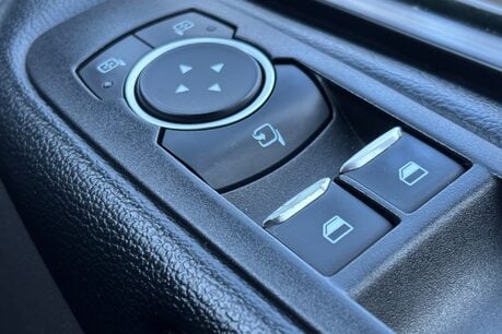 Ford Tourneo Custom 320 130 ps Titanium L2 9 Seater - Automatic 47