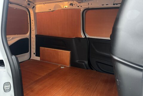 Vauxhall Combo L2H1 2300 Dynamic Panel Van 13