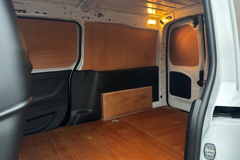 Vauxhall Combo L2H1 2300 Dynamic Panel Van 10