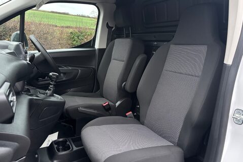 Vauxhall Combo L2H1 2300 Dynamic Panel Van 29