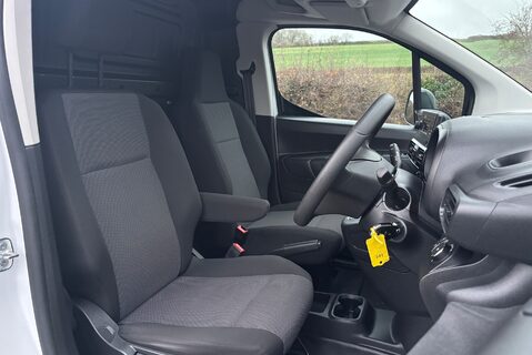 Vauxhall Combo L2H1 2300 Dynamic Panel Van 30