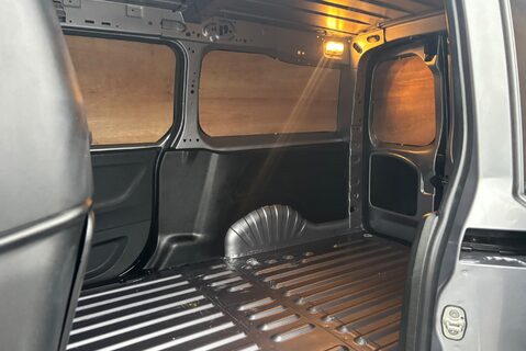 Peugeot Partner 102 ps BlueHdi Professional L2 10