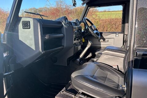 Land Rover Defender 90 TD Autobiography Station Wagon - 1/100 Made - LR Service History 16