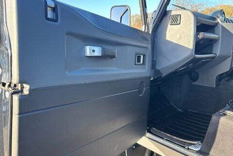 Land Rover Defender 90 TD Autobiography Station Wagon - 1/100 Made - LR Service History 30