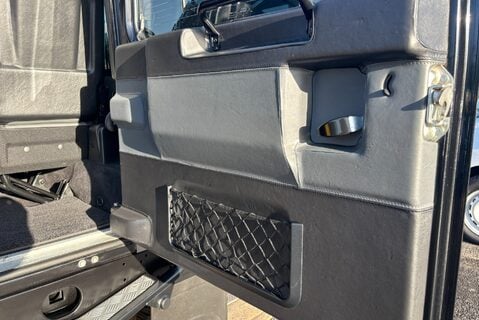 Land Rover Defender 90 TD Autobiography Station Wagon - 1/100 Made - LR Service History 32