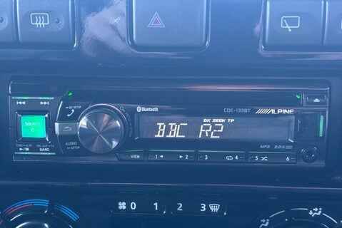 Land Rover Defender 90 TD Autobiography Station Wagon - 1/100 Made - LR Service History 28