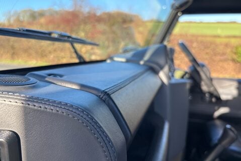 Land Rover Defender 90 TD Autobiography Station Wagon - 1/100 Made - LR Service History 31