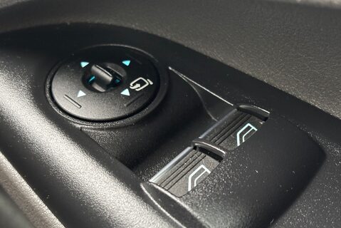 Ford Transit Connect 240 L1 Limited Panel Van - Rear Camera 34