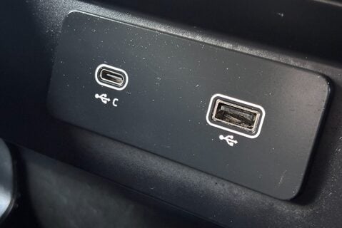 Land Rover Defender 90 D250 Hard Top 25