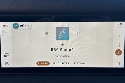 Land Rover Defender 90 D250 Hard Top 23