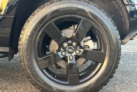 Land Rover Defender 90 D250 Hard Top 32