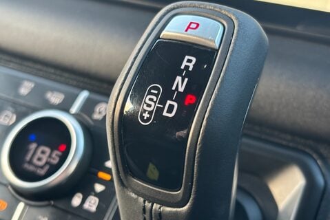 Land Rover Defender 90 D250 Hard Top 33