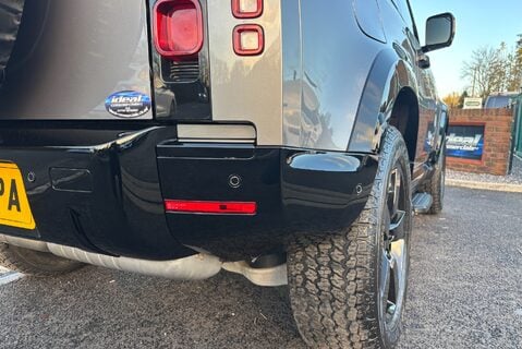 Land Rover Defender 90 D250 Hard Top 22