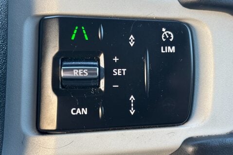 Land Rover Defender 90 D250 Hard Top 28