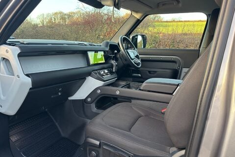Land Rover Defender 90 D250 Hard Top 13