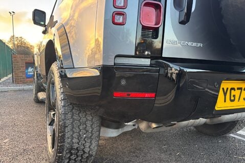 Land Rover Defender 90 D250 Hard Top 21