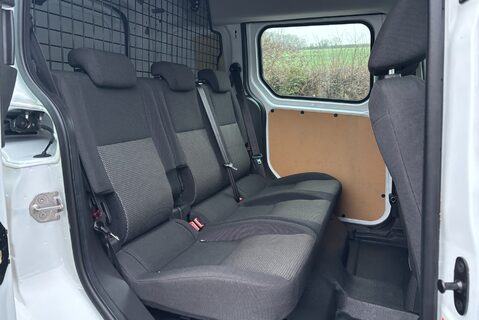 Ford Transit Connect 220 L1 Base 100 ps Double Cab in Van 19