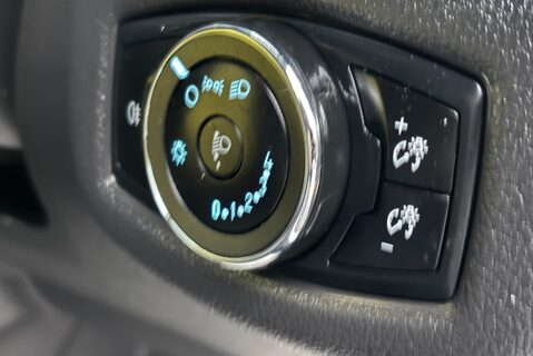 Ford Transit Connect 220 L1 Base 100 ps Double Cab in Van 27