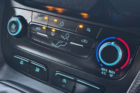 Ford Transit Connect 200 L1 Trend 100 ps Tdci Panel Van - Air Con / Sat Nav / Camera 20