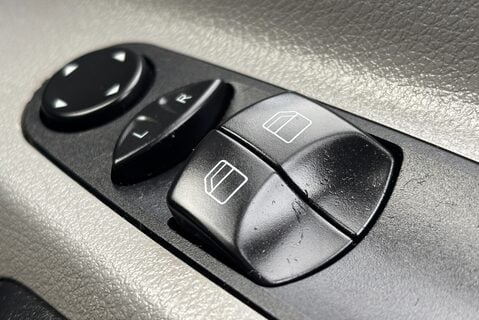 Mercedes-Benz Sprinter 316 Cdi Mwb Hr 4x4 Workshop Van 37