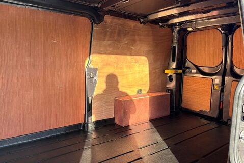 Ford Transit Custom 300 L2 130 ps Limited Panel Van - Upgraded Locks 9