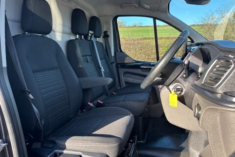 Ford Transit Custom 300 L2 130 ps Limited Panel Van - Upgraded Locks 4
