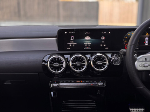 Mercedes-Benz CLA Class 1.3 CLA180 AMG Line Night Edition (Premium Plus) Coupe 7G-DCT Euro 6 (s/s) 5