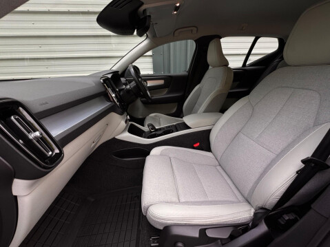 Volvo XC40 2.0 D3 Momentum Pro Auto AWD Euro 6 (s/s) 5dr 14