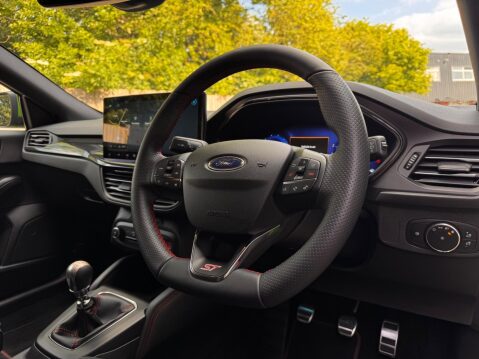 Ford Focus 2.3T EcoBoost ST Euro 6 (s/s) 5dr 33