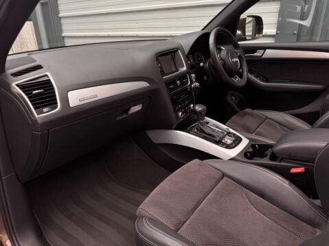 Audi Q5 2.0 TDI S line Plus S Tronic quattro Euro 5 (s/s) 5dr 3