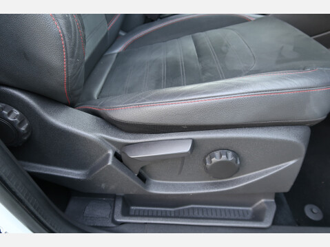 Ford Kuga ST-LINE TDCI 31