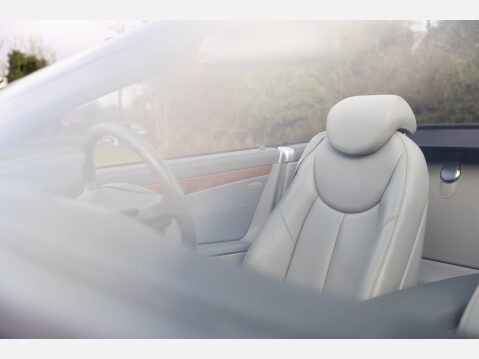 Mercedes-Benz SL Series 500 11
