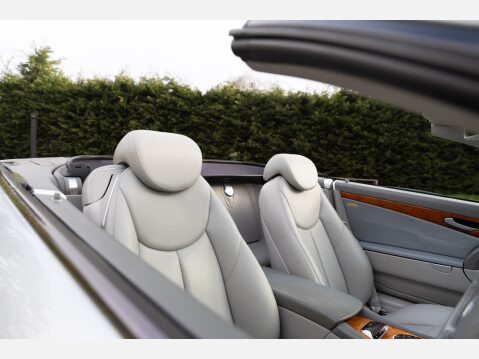 Mercedes-Benz SL Series 500 16