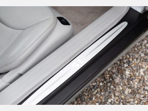 Mercedes-Benz SL Series 500 30