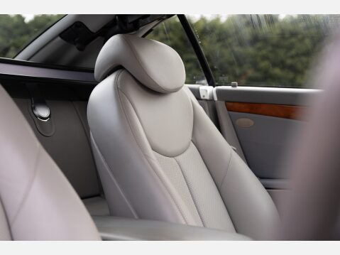 Mercedes-Benz SL Series 500 37