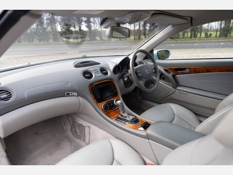 Mercedes-Benz SL Series 500 47