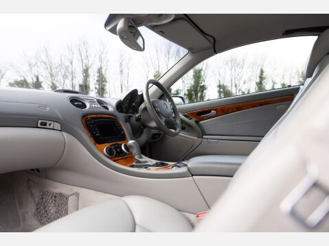 Mercedes-Benz SL Series 500 48
