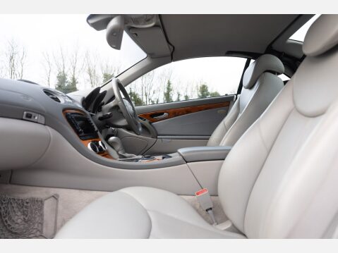 Mercedes-Benz SL Series 500 49
