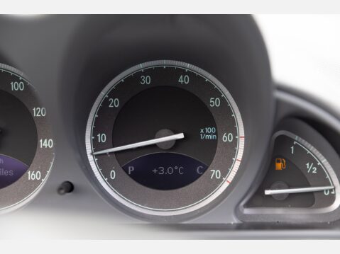 Mercedes-Benz SL Series 500 56