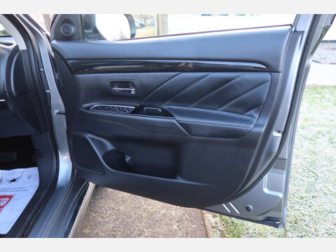 Mitsubishi Outlander PHEV GX 4H 24