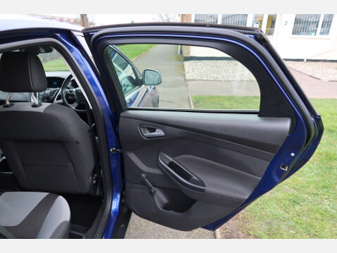 Ford Focus ZETEC 31