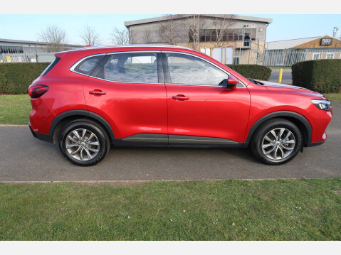 MG HS SE DCT 16