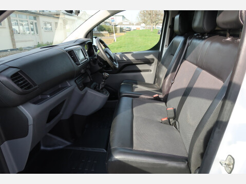 Vauxhall Vivaro L2H1 3100 DYNAMIC S/S 27