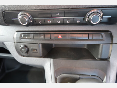 Vauxhall Vivaro L2H1 3100 DYNAMIC S/S 37