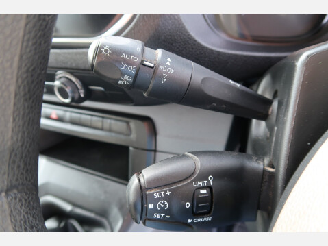 Vauxhall Vivaro L2H1 3100 DYNAMIC S/S 44