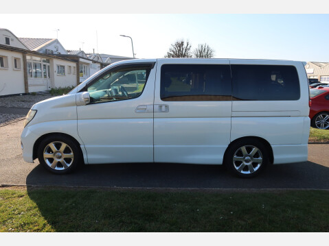 Nissan Elgrand Highway Star 8
