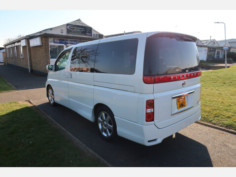 Nissan Elgrand Highway Star 11