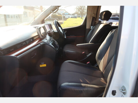 Nissan Elgrand Highway Star 26