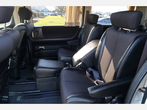 Nissan Elgrand Highway Star 28