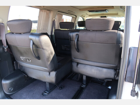 Nissan Elgrand Highway Star 35